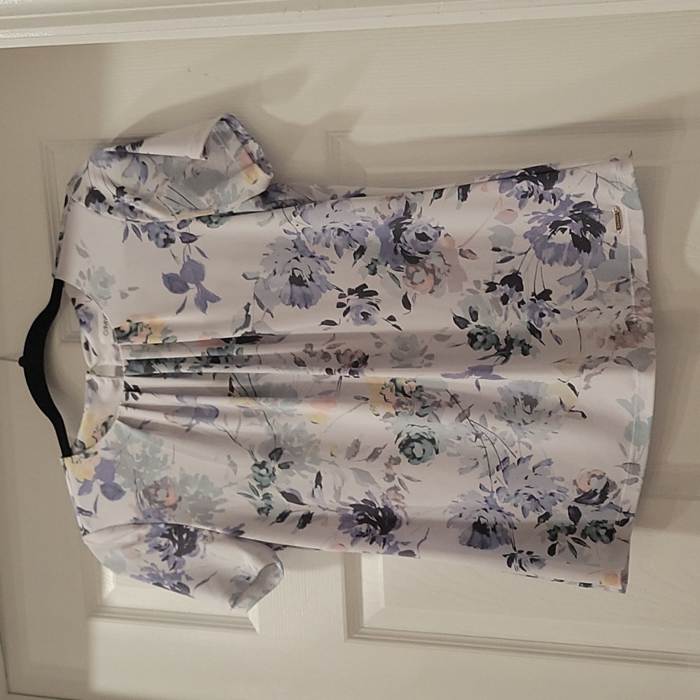 Calvin Klein size S dressy tshirt blouse floral blue